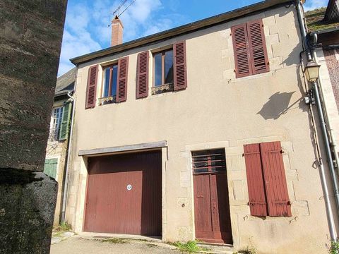   maison de ville et son grand garage Maison - 5 pi�ce(s) - 110 m�