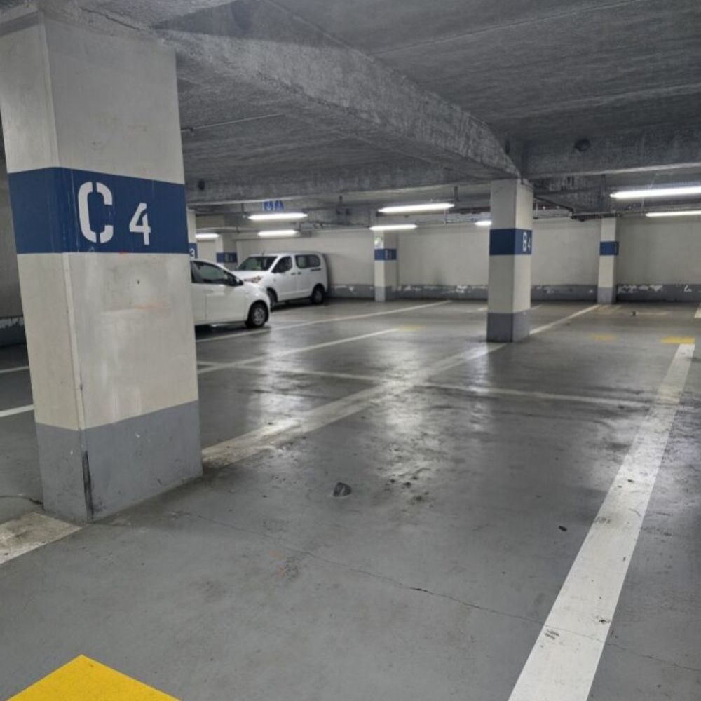 Location Parking/Garage Loue droit d'occupation d'un emplacement de stationnement Fort-de-france