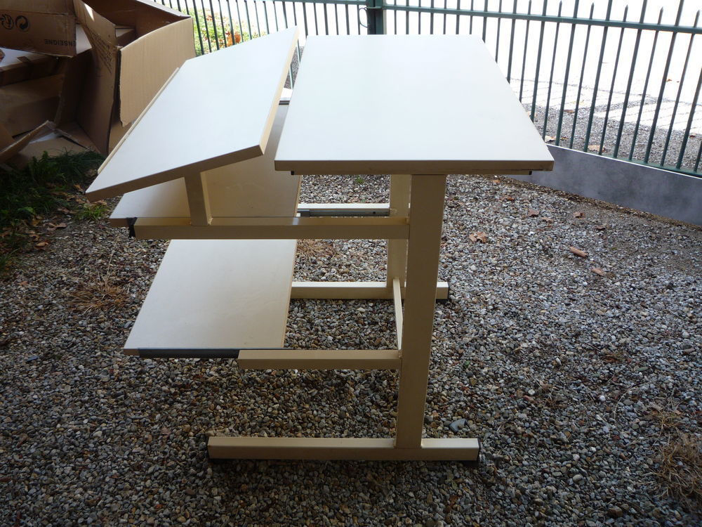 Table &agrave; dessin/architecte
75cm x 79cm
h 84cm Meubles