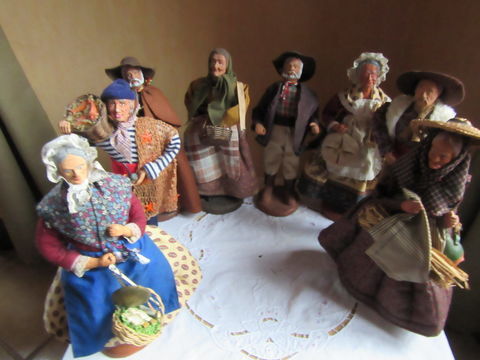 Lot de santons habillés traditionnels 10 Saint-Jean-de-Bonneval (10)