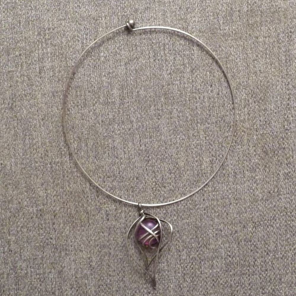 Collier/ Ras de Cou en M&eacute;tal Argent&eacute; avec son Pendentif Bijoux et montres