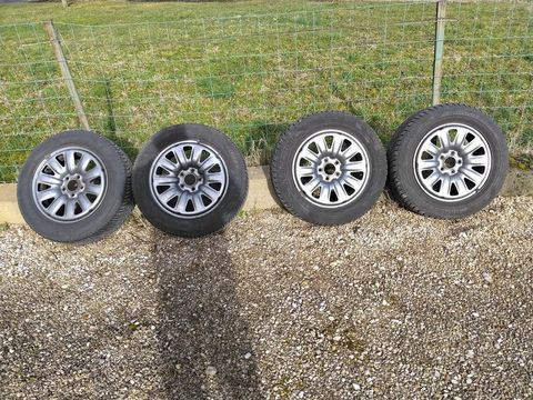 Pi&egrave;ces et &eacute;quipements Voiture Pi&egrave;ces et &eacute;quipements Voiture  occasion Amb&eacute;rieu-en-Bugey 01500