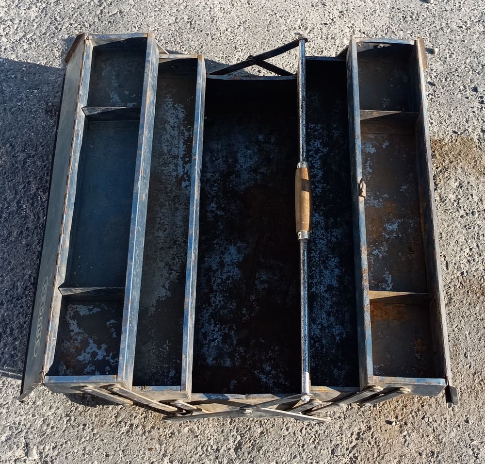 GEDORE Bo&icirc;te &agrave; outils vide 5 compartiments 580x200xH225 mm Bricolage