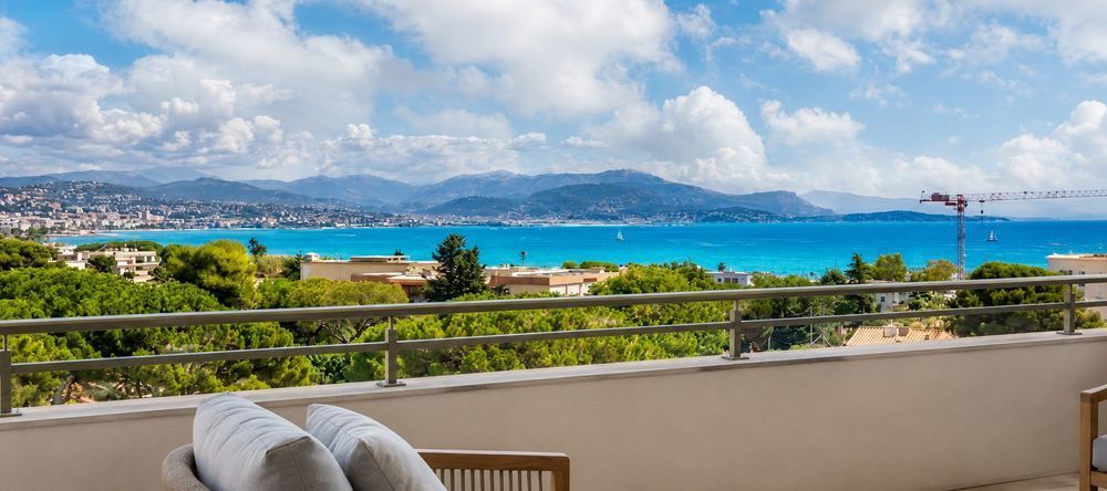   Antibes (06600)