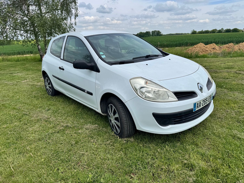 Renault Clio III CLIO SOCIETE 1.5 DCI 70 AIR 2009 occasion Villed&ocirc;mer 37110