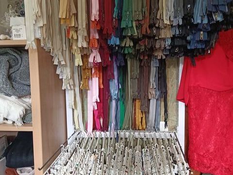 pr&eacute;sentoir &agrave;  fermeture prestil ... 1 25290 Ornans