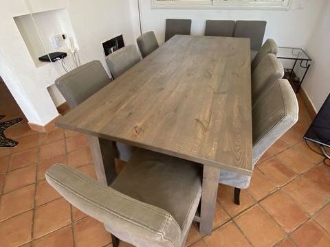 Belle table de salle à manger et 10 chaises  1500 Ste Lucie De Porto Vecchio (20144)