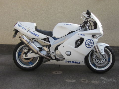 Moto YAMAHA 1994 occasion P&eacute;ronnas 01960