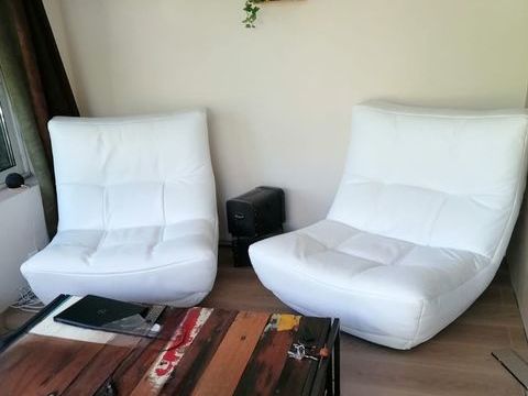 2 Fauteuils Chateau d'Ax en cuir vritable - 90 x 90 x 90 cm 1000 Saint-Czaire-sur-Siagne (06)