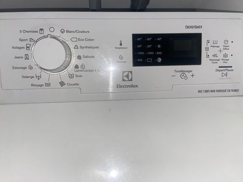 Machine � laver ELECTROLUX 1300 tour/ min
Saving energy
200 Reims (51)