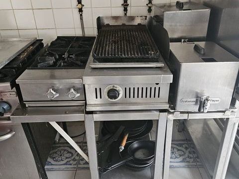 Lot mat&eacute;riel cuisine professionnelle ancien restaurant 25000 83600 Fr�jus