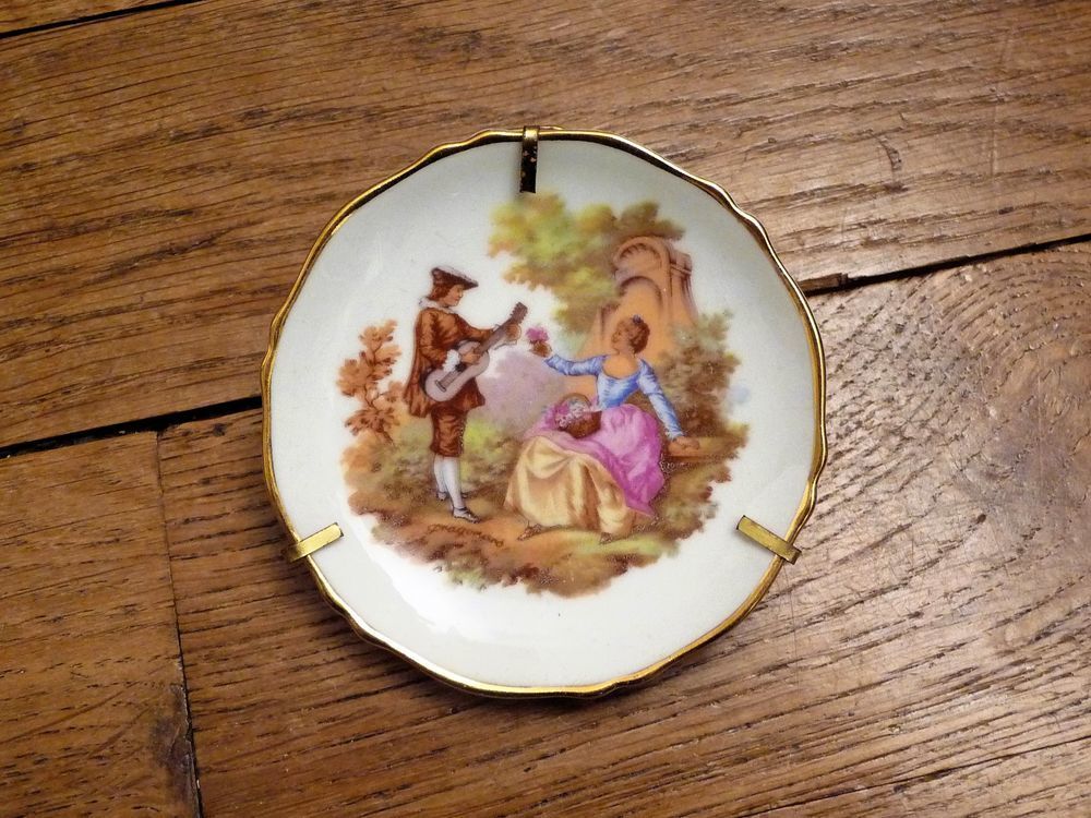 Assiette Miniature Blanche avec Support-Porcelaine de Limoge Décoration