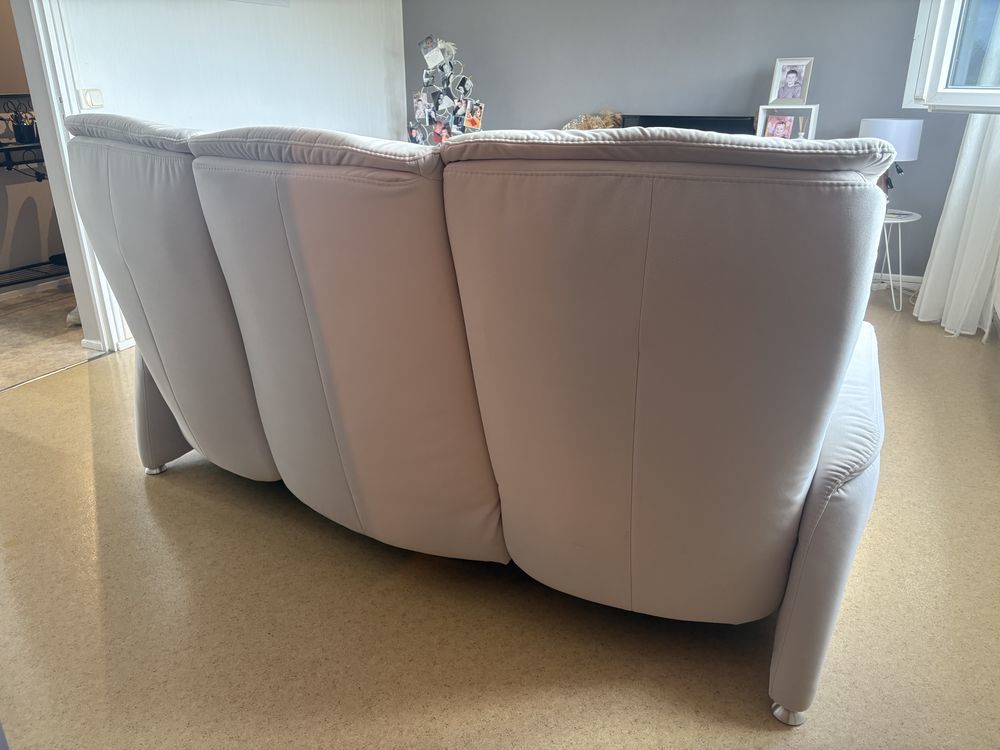 Canap&eacute; 3 places tissu avec plateau central et repose-jambes Meubles