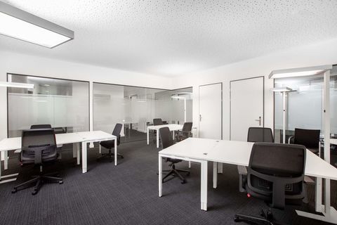 Basculez vers un espace de bureau ouvert pr&ecirc;t &agrave; l'emploi pour 15 personnes &agrave; Paris Pont de Neuilly 195 6796 92200 Neuilly-sur-seine