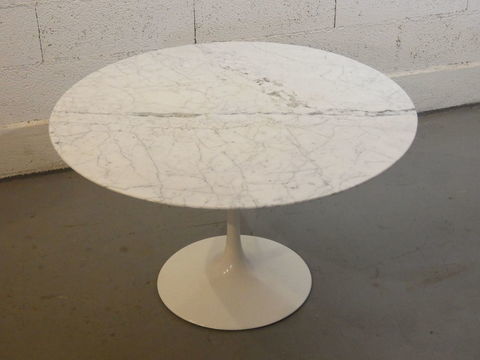 Table d'appoint Eero Saarinen dit par Knoll 1100 Toulouse (31)