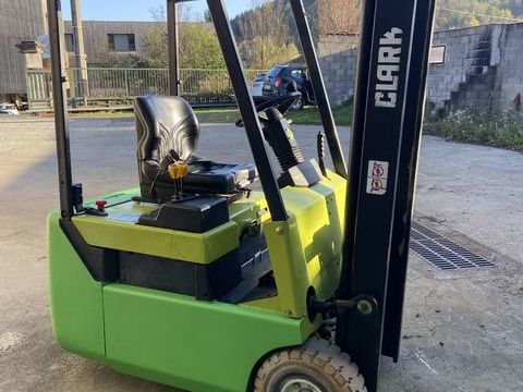 Engin de Manutention / Levage Engin de Manutention / Levage 2002 occasion La Monnerie-le-Montel 63650