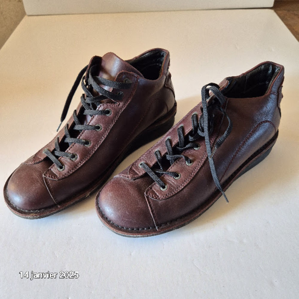 KIckers originales en 40 femme . comme neuve, cuir satin int Chaussures