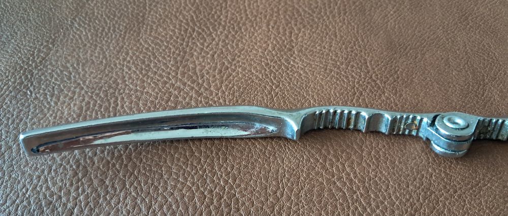 casse noix noisettes en m&eacute;tal argent&eacute; 15x4 cm Cuisine