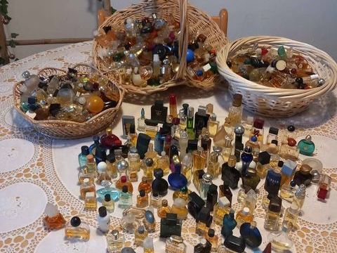 collection de petits parfums miniature  0 La Garde (83)