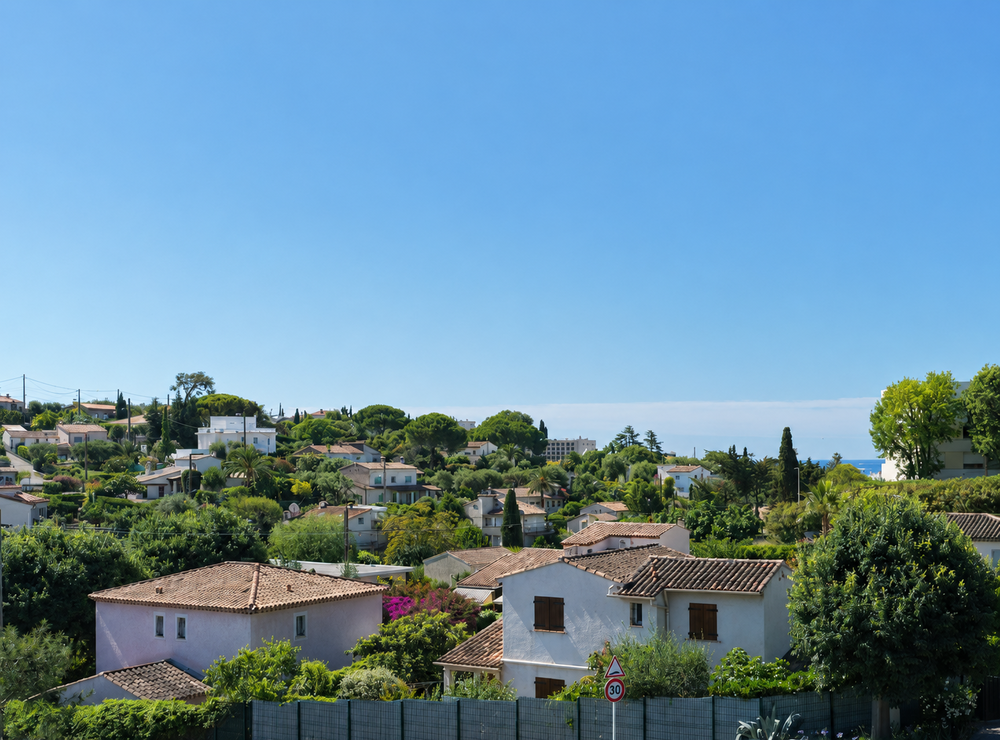   Antibes (06600)