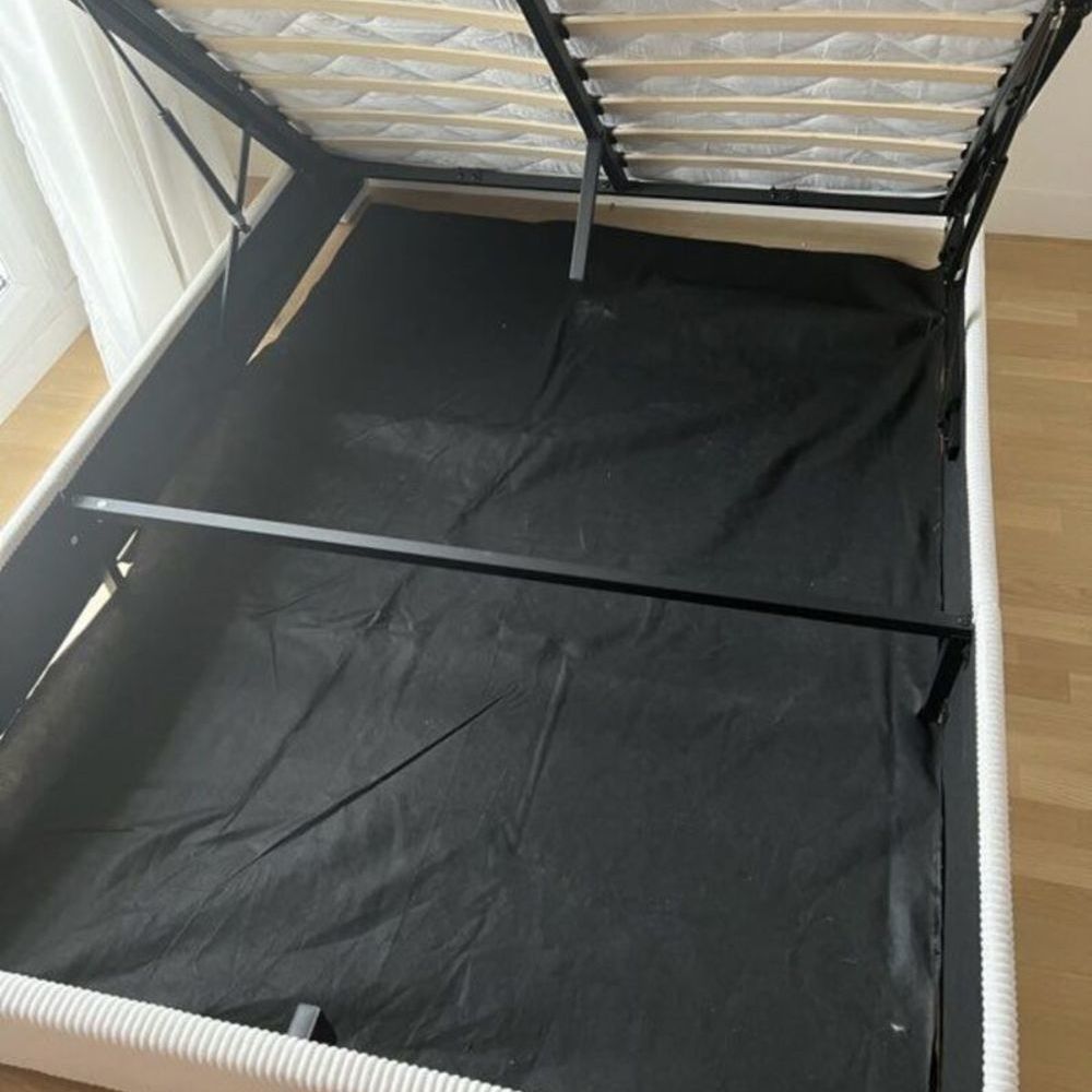 ?? Lit coffre 140x200 + 2 matelas ? Excellent &eacute;tat ? Comme Meubles