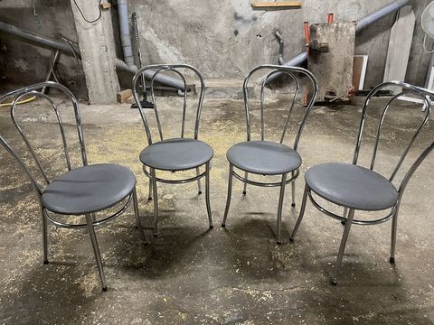 Lot chaise et table  50.3 Firminy (42)