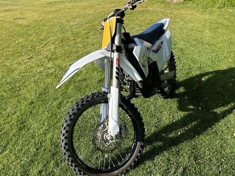 Moto HUSQVARNA 2023 occasion Lanrivoar&eacute; 29290