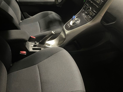 Toyota Auris Hybride 136h Executive Connect 2011 occasion Paris 75016