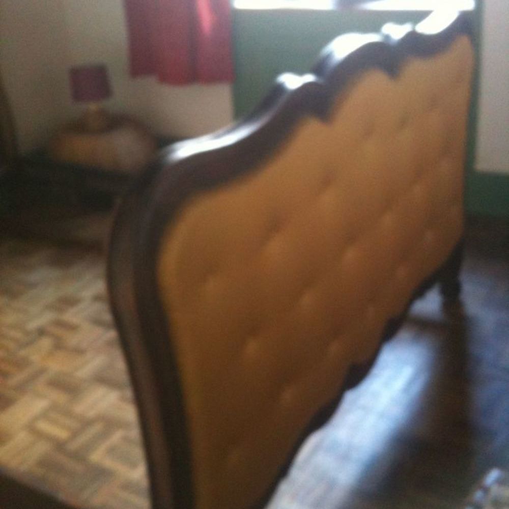 Lit capitonn&eacute;,Louis XV
190cm x 140cm Meubles