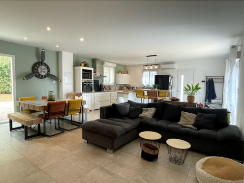   Maison 185 m� + T2 ind�pendant lou� 700/mois  Maison - 6 pi�ce(s) - 185 m�