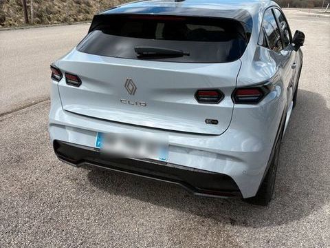 Renault Clio E-Tech full hybrid 160 ch Esprit Alpine 2026 occasion Hy&egrave;res 83400