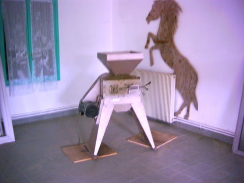 CONCASSEUR A GRAIN 350 95840 B�themont-la-for�t