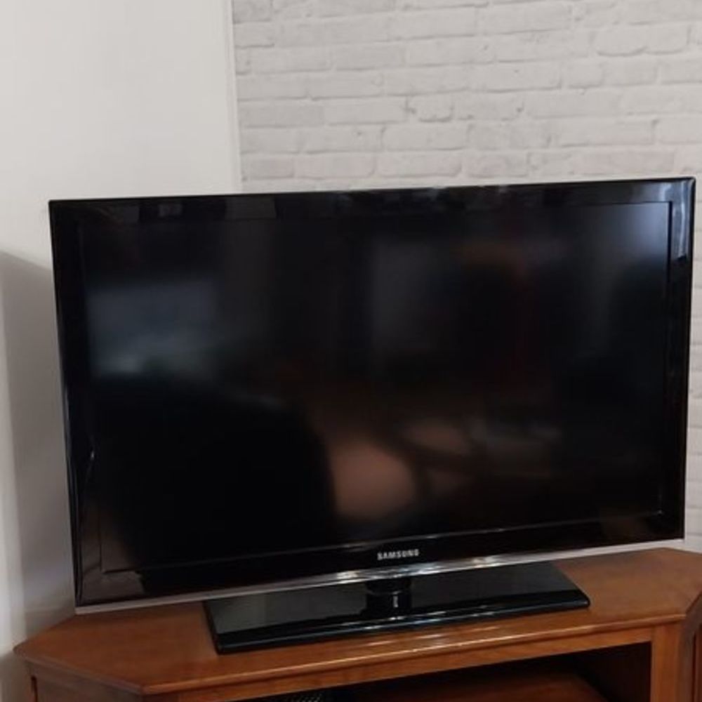 T&eacute;l&eacute;viseur Samsung &eacute;cran 102 cm Photos/Video/TV