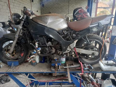 Moto SUZUKI 1993 occasion Pommevic 82400