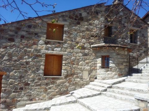    Maison 4 faces, vue sur le Canigou, � AYGUATEBIA 66360. Maison - 4 pi�ce(s) - 200 m�