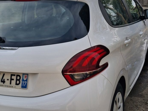 Peugeot 208 PureTech 68ch BVM5 Like 2019 occasion Beauvoir-sur-Niort 79360