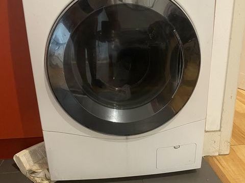 Machine à laver et séchante / 7kg . 
De la marque LG .  450 Marseille 2 (13)