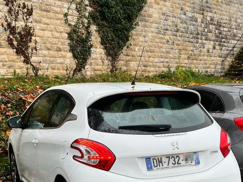 Peugeot 208 1.6 VTi 120ch BVM5 Allure 2014 occasion Tours 37000