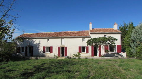   MAISON D'HABITATION AVEC BATIMENTS AGRICOLES  GRAND TERRAIN Maison - 7 pi�ce(s) - 151 m�