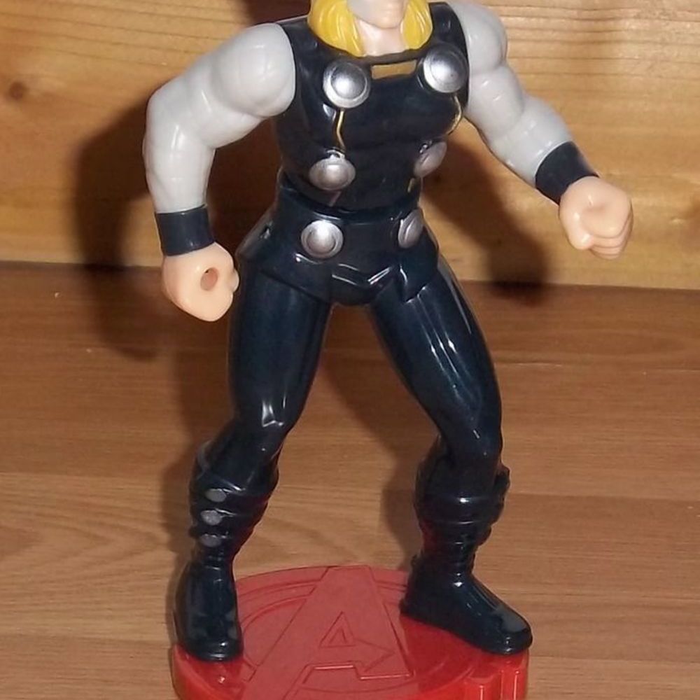 FIGURINE THOR ADVENGERS MARVEL Hauteur 13 cm Jeux / jouets