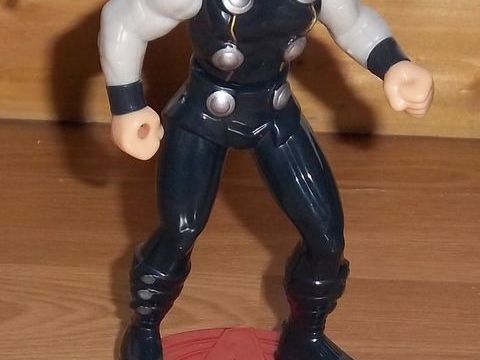 FIGURINE THOR ADVENGERS MARVEL Hauteur 13 cm 2 Colombier-Fontaine (25)