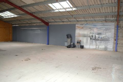   Hangar 590m2  Atelier - 3 pi�ce(s) - 590 m�