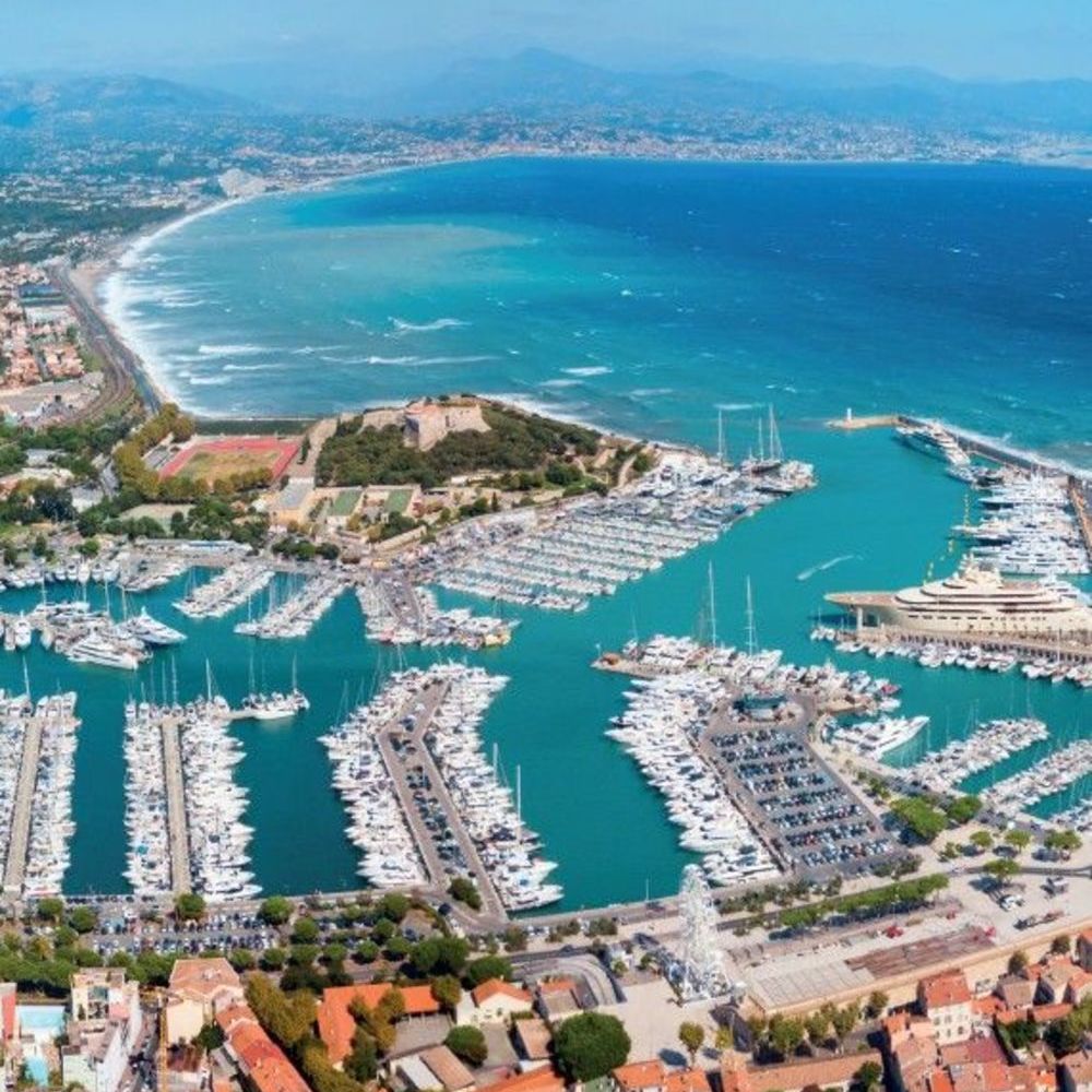   Antibes (06600)