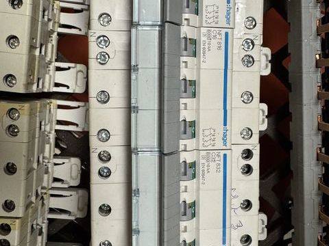 disjoncteurs tetrapolaires Hager 30 Uberach (67)