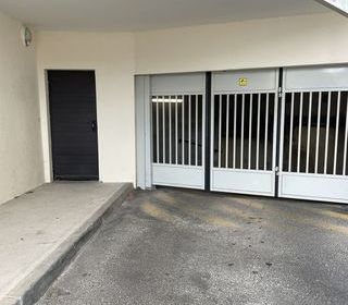 Parking / Garage � vendre 15 m� Saint-zacharie