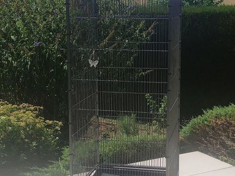 Grande cage, voli&egrave;re 
18 39300 Ney