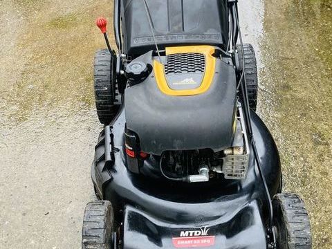 Tondeuse &agrave; gazon thermique. Bon &eacute;tat 120 45490 Corbeilles