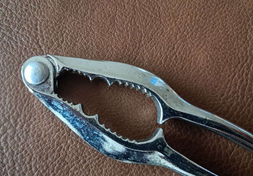 casse noix noisettes en m&eacute;tal argent&eacute; 15x4 cm Cuisine
