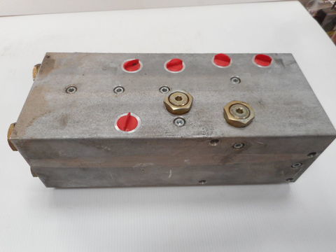 Distributeur boitier hydraulique 80 88300 Neufch�teau