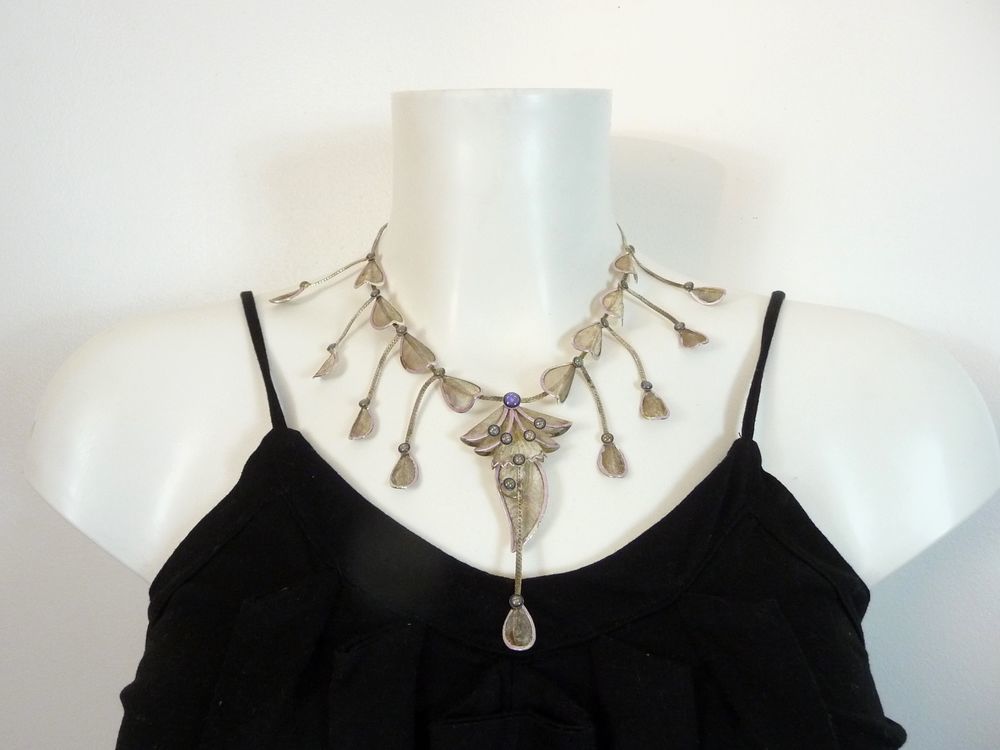 Collier Ajustable en M&eacute;tal Argent&eacute; Vieilli et ses Brindilles Bijoux et montres